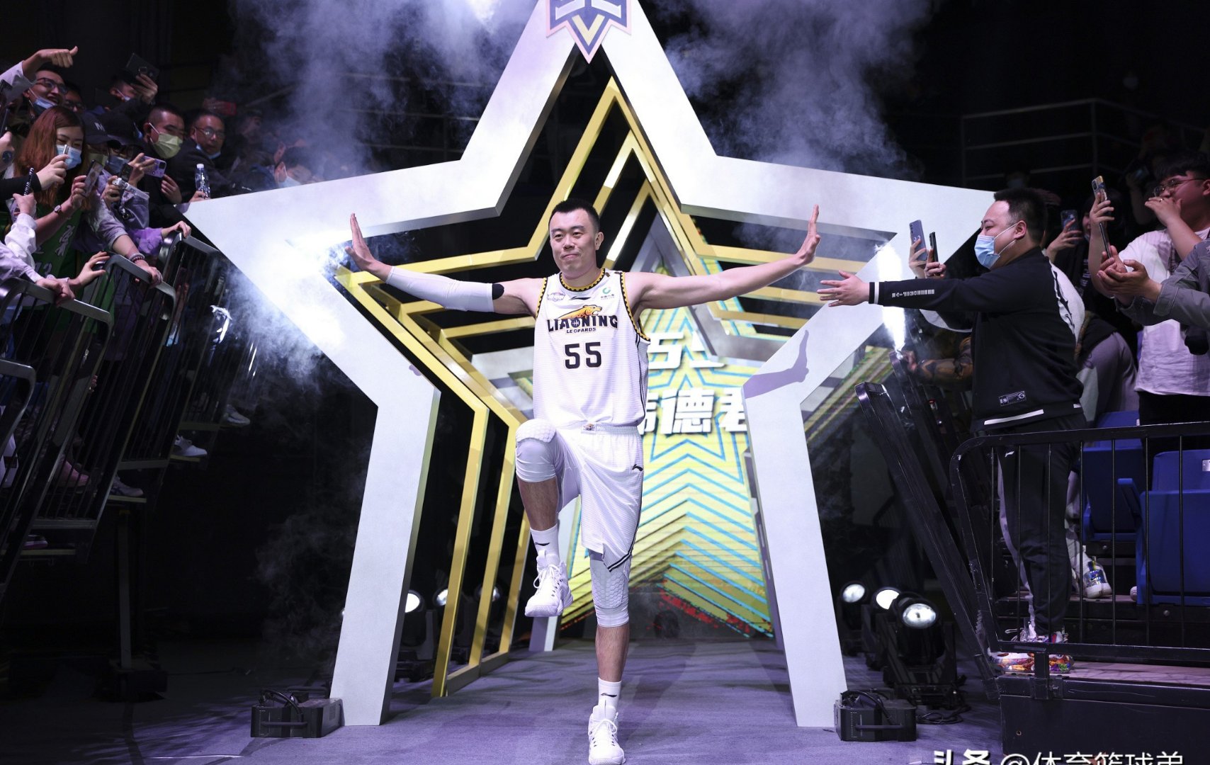 开云体育中国官方入口-冲刺阶段底特律活塞备战CBA常规赛，临场应变细节曝光，话题不断，心理建设被强调