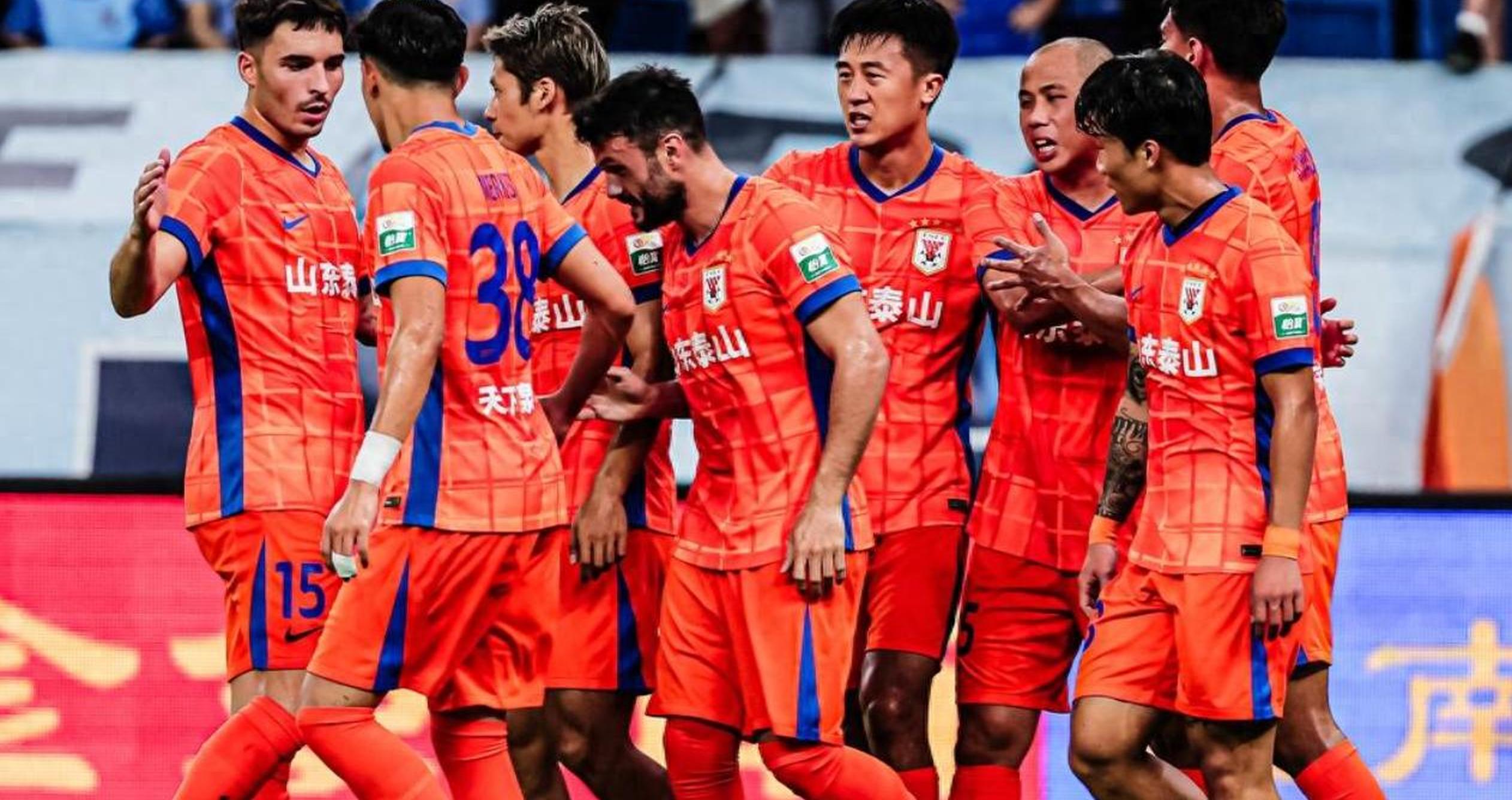 开云体育中国官方入口-赛地聚焦——德甲转会期热度飙升；山东男篮远射贴柱；赛场秩序良好；赛程密集仍需轮换