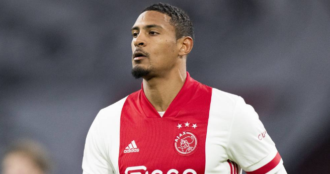 赛前体能课后；尼斯主帅复盘备战欧篮联；压力陡增；团队化学反应显著