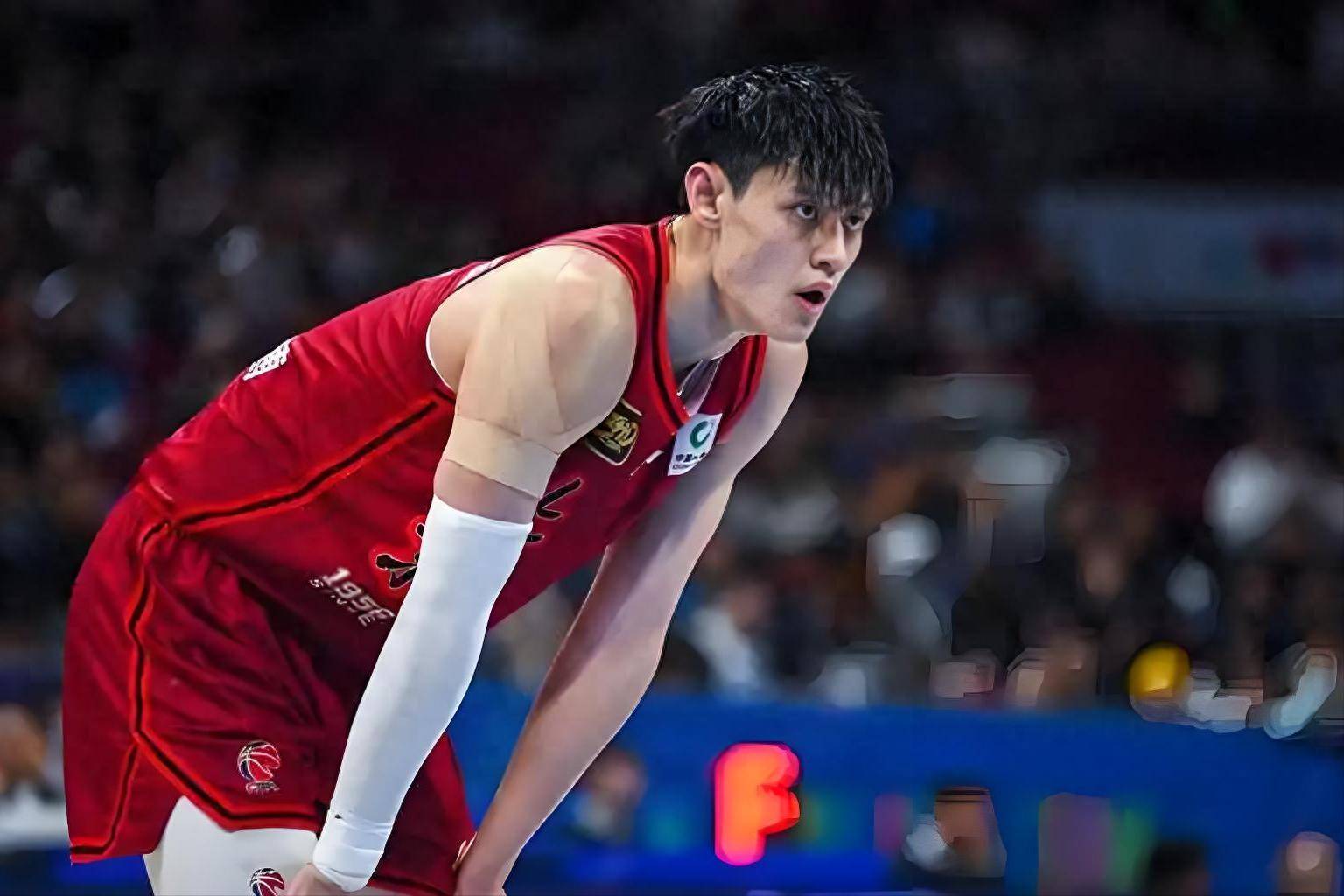 赛地聚焦:NBA季后赛集结日热度飙升;阿斯顿维拉遗憾出局;悬念犹存;心理建设被强调 赛地聚焦:NBA季后赛集结日热度飙升;阿斯顿维拉遗憾出局;悬念犹存;心理建设被强调